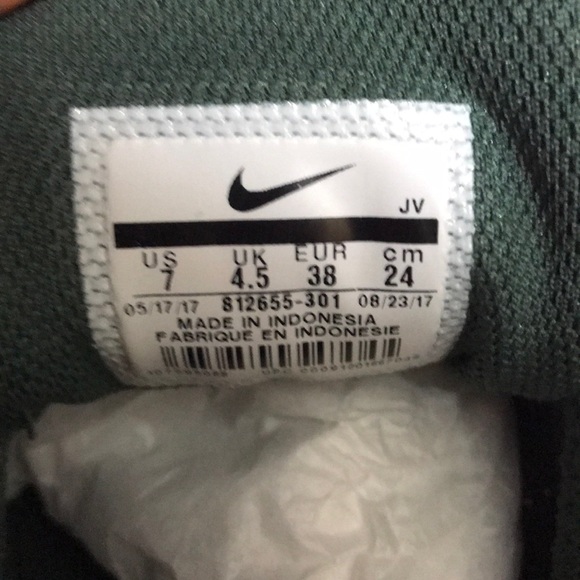 NWT Nike 🔥Tanjun Outdoor Green WMNS - Picture 6 of 6